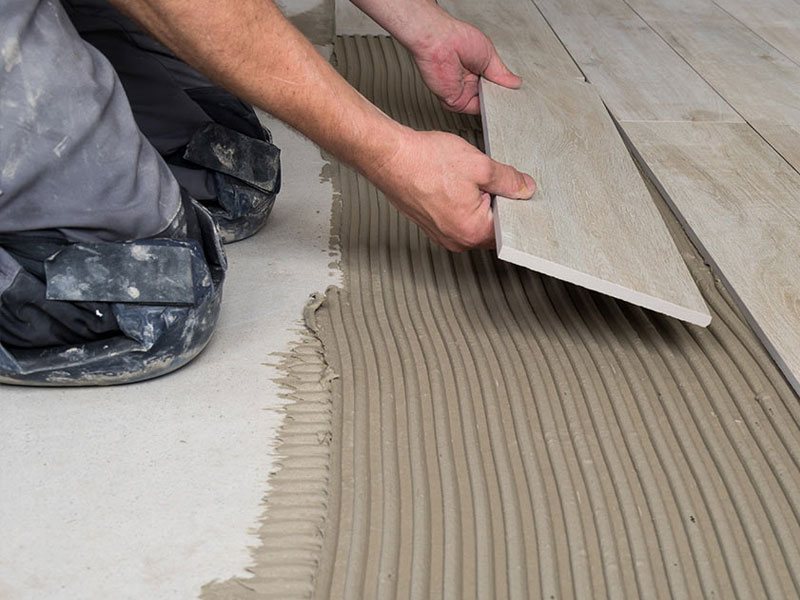Pose de carrelage dans une pièce de vie à Fécamp